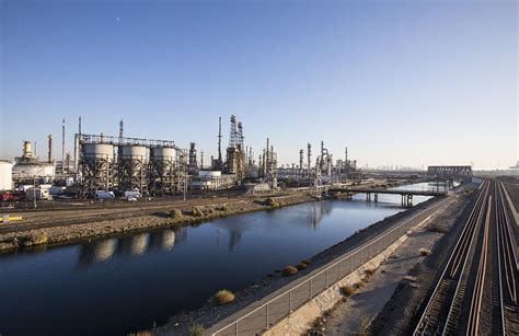 California Oil Refinery Locations and Capacities; Refinery Name Barrels Per Day CARB Diesel CARB Gasoline; Marathon Petroleum Corp. . Wilmington ca refinery